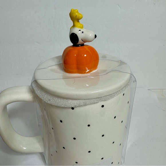 NWT. Peanuts Rae Dunn Snoopy “Puppy Love” Mug With Lid Halloween. Ceramic mug - Picture 4 of 8